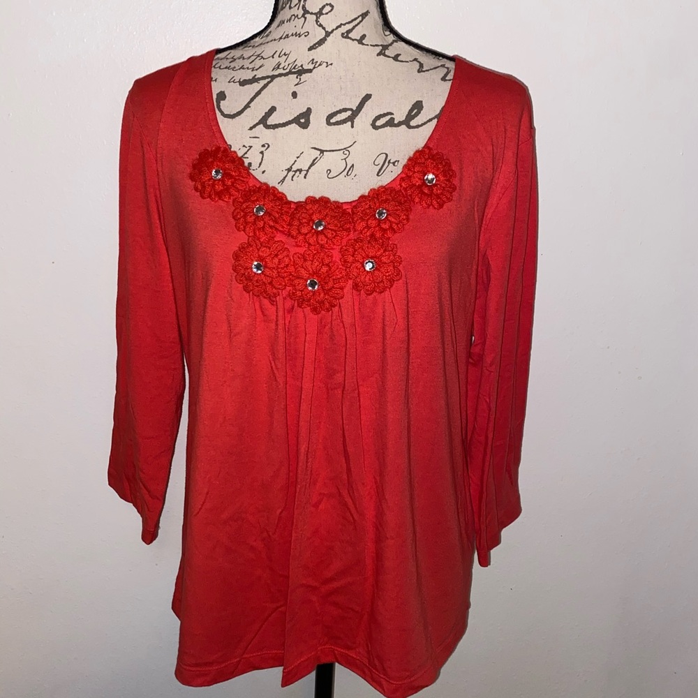 🌺Ruby Rd Beautiful Floral Accent Top🌺